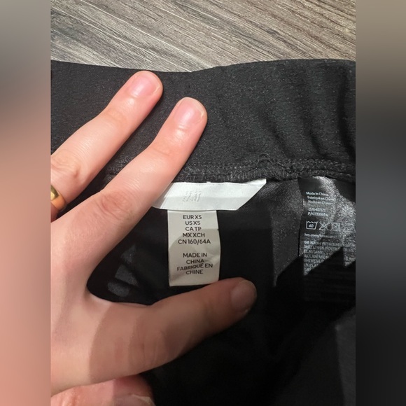 H&M Trousers in heavy jersey. High waist with concealed elastication - Picture 8 of 9